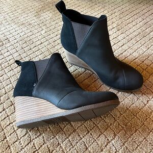 TOMS Kelsey Wedge Booties size 8.5